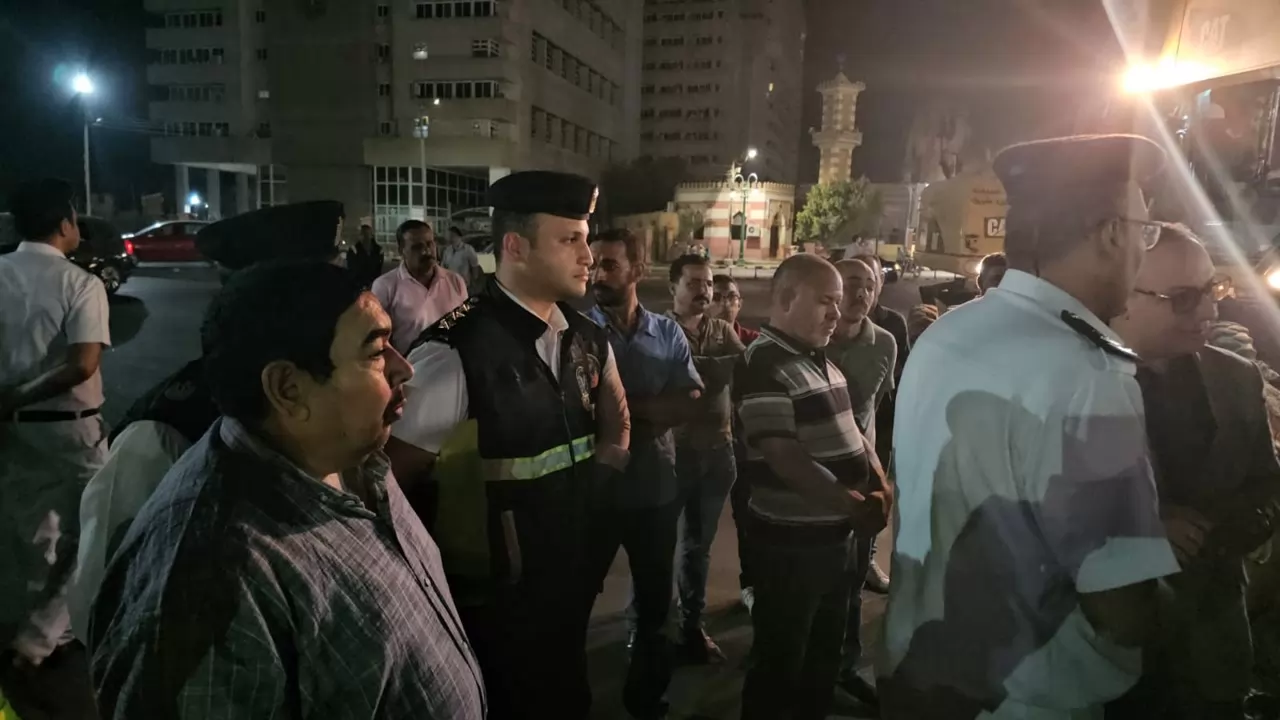  محافظ أسيوط يتفقد تطوير ميدان الحرب والسلام