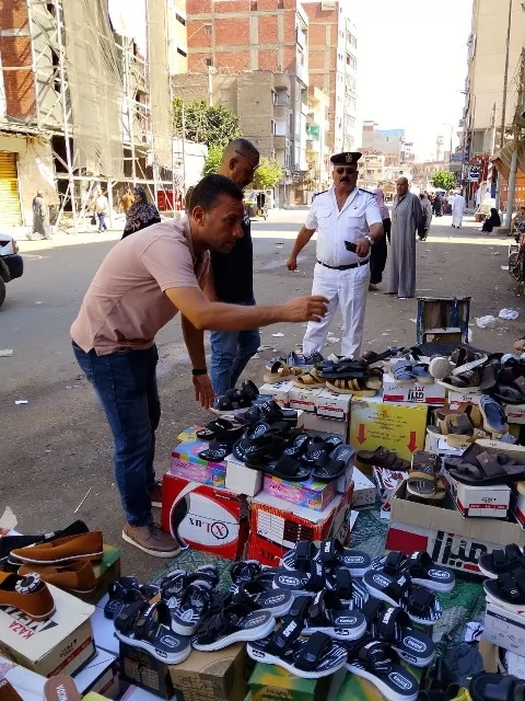  حملات مكثفة لإزالة التعديات وإعادة الانضباط للشارع الشرقاوي