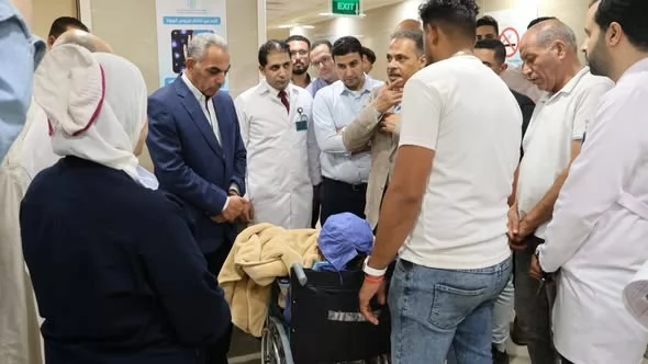محافظا الإسماعيلية والشرقية يزوران مصابي حادث الدواويس ..صور