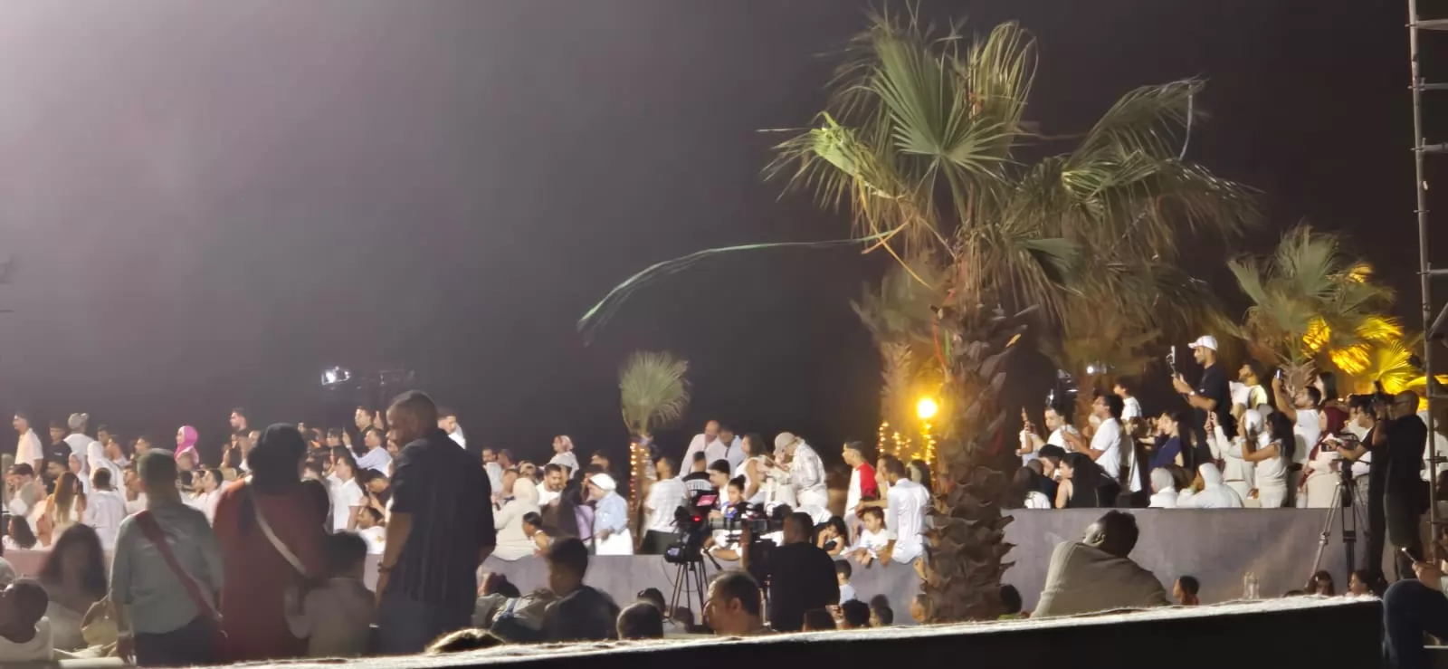 تامر حسنى يشعل الأجواء في حفل رأس الحكمة بالساحل الشمالي 