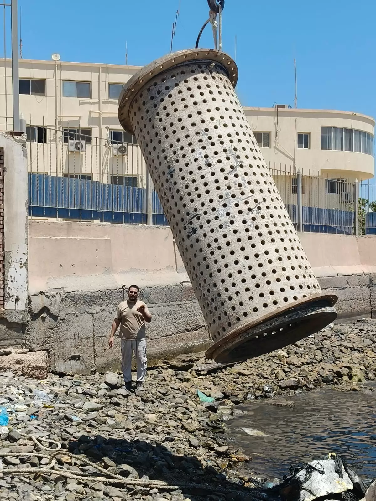 رئيس مياه البحر الأحمر يتابع ميدانيًا أعمال صيانة المأخذ البحري