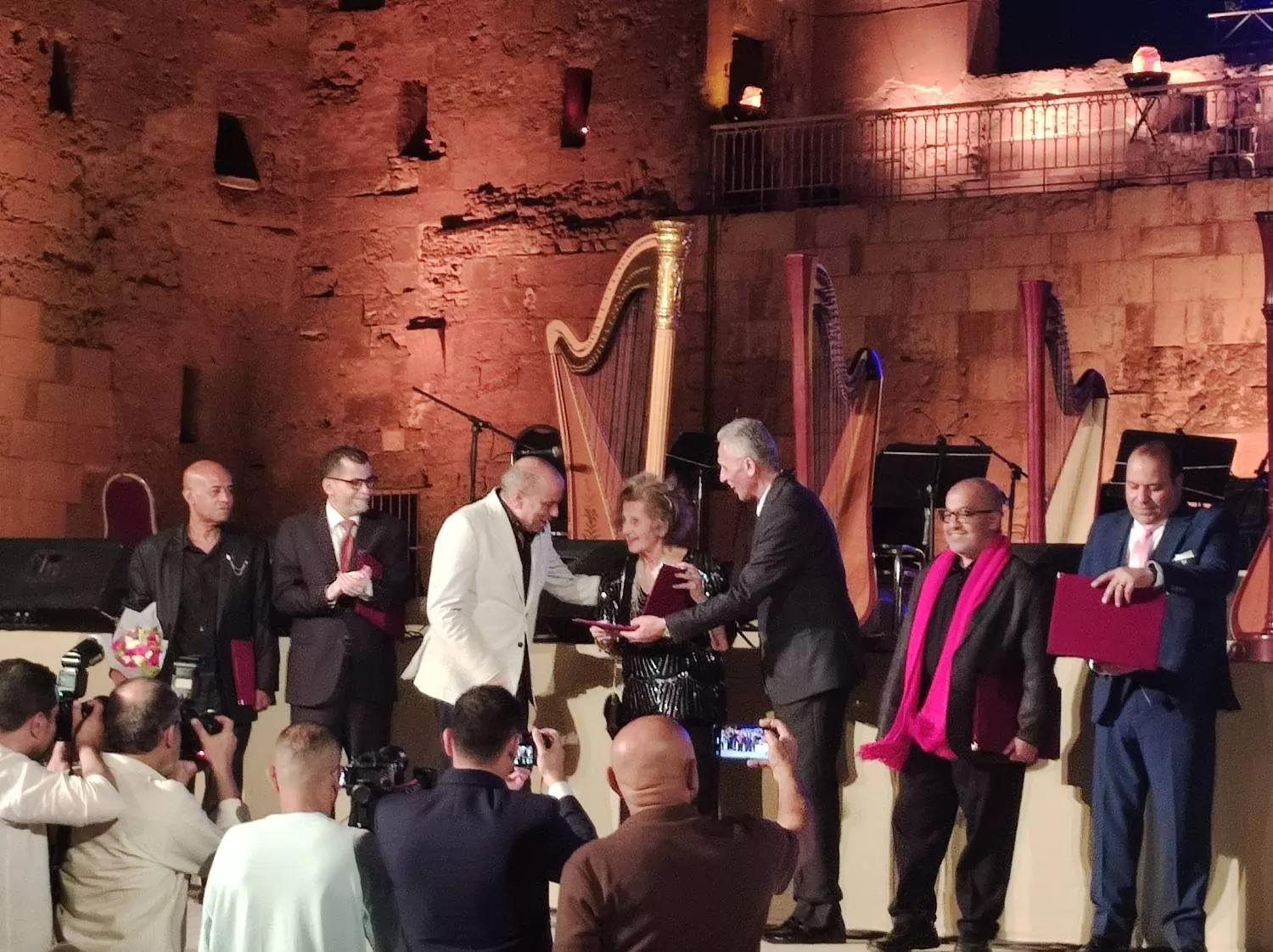 تكريم 10 مبدعين وأجواء ساحرة.. أبرز مشاهد افتتاح مهرجان القلعة