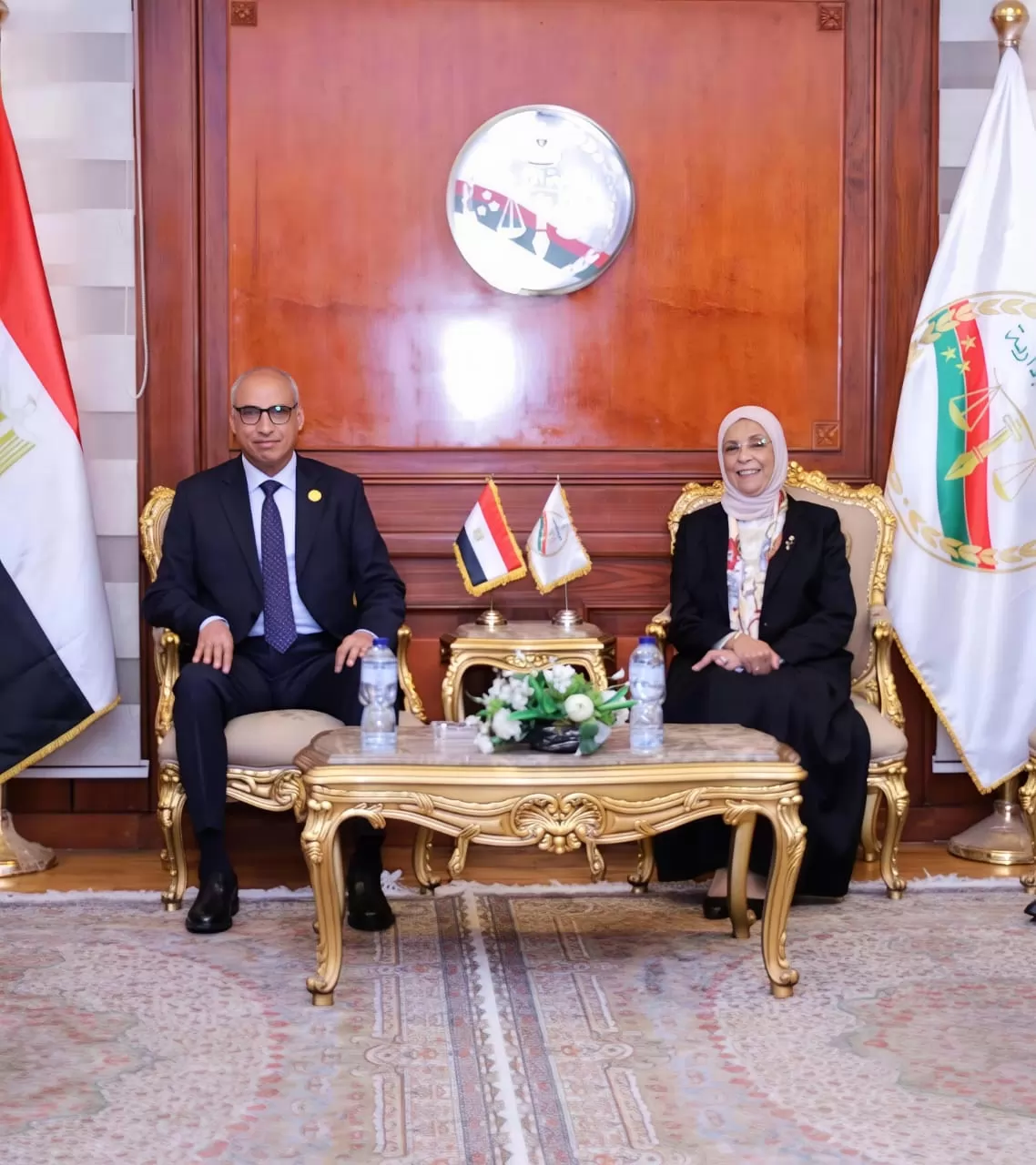 رئيسة النيابة الإدارية تستقبل رئيس مجلس الدولة ووفدًا رفيعًا للتهنئة