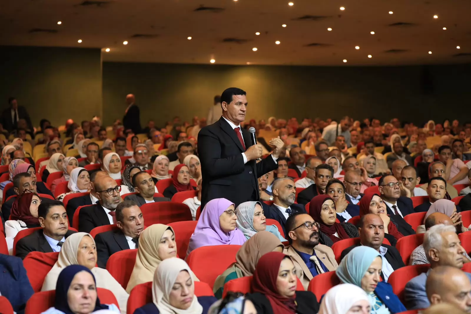 وزير التربية والتعليم يعقد لقاءً موسعًا مع ٤٥٠٠ مدير مدرسة من ٢١ محافظة   