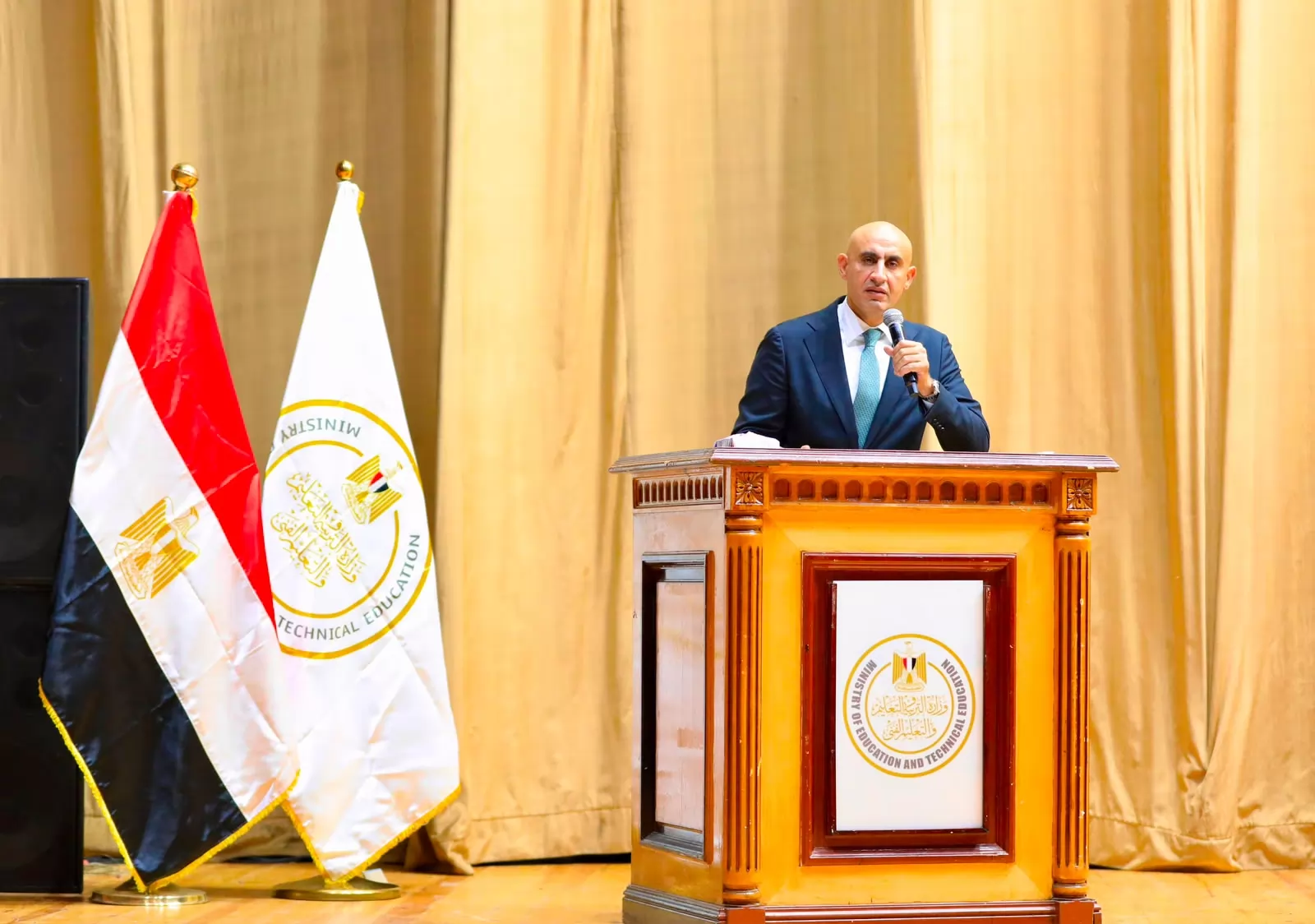 وزير التربية والتعليم يعقد لقاءً موسعًا مع ٤٥٠٠ مدير مدرسة من ٢١ محافظة   