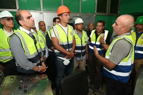 وزير الصناعة يتفقد مصنع إنتاج السبائك بشركة سيناء للمنجنيز
