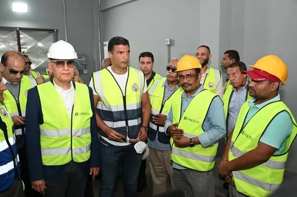 وزير الصناعة يتفقد مصنع إنتاج السبائك بشركة سيناء للمنجنيز