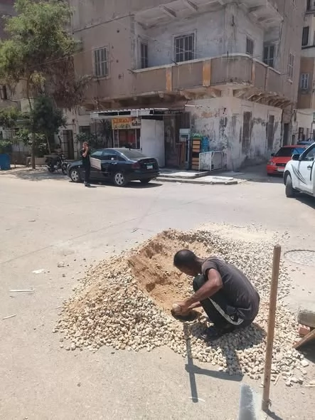 إصلاح هبوطين أرضيين في شوارع الإسماعيلية..صور