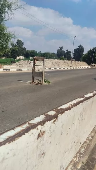 إصلاح هبوطين أرضيين في شوارع الإسماعيلية..صور