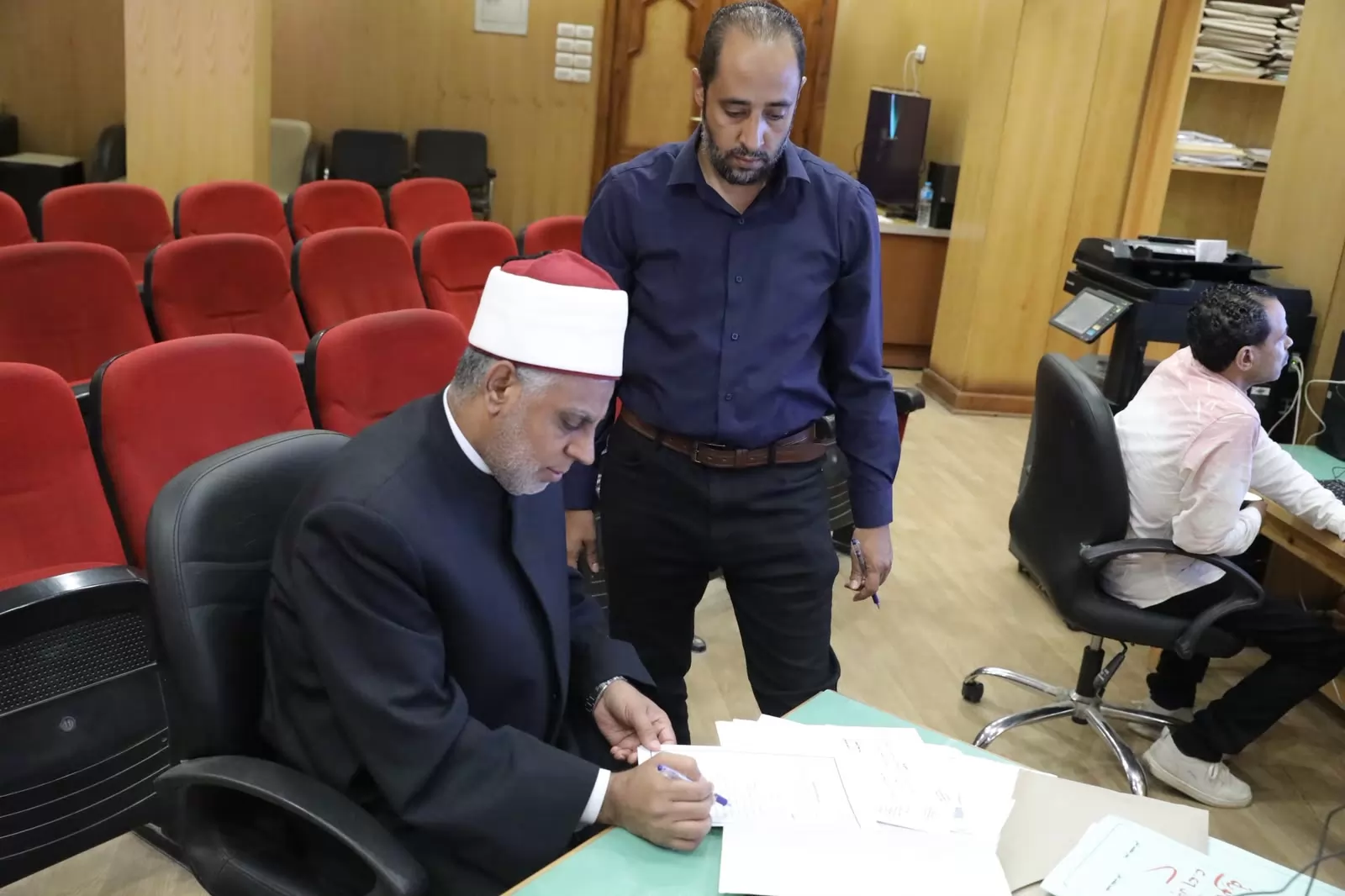 الدكتور أحمد الشرقاوي يتابع من الغرفة المركزية انتظام الامتحانات 