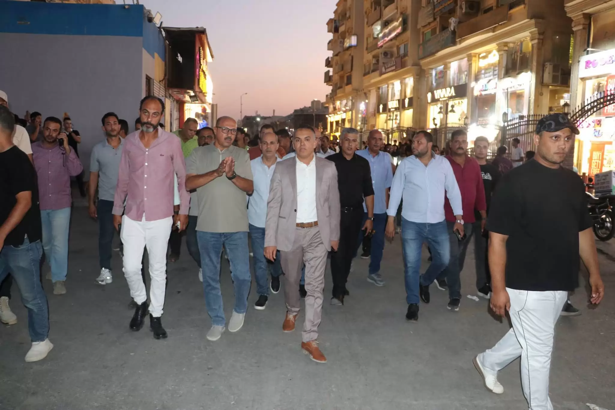 حملة مكبرة تضرب الإشغالات بالحصري والأمريكية بـ 6 أكتوبر