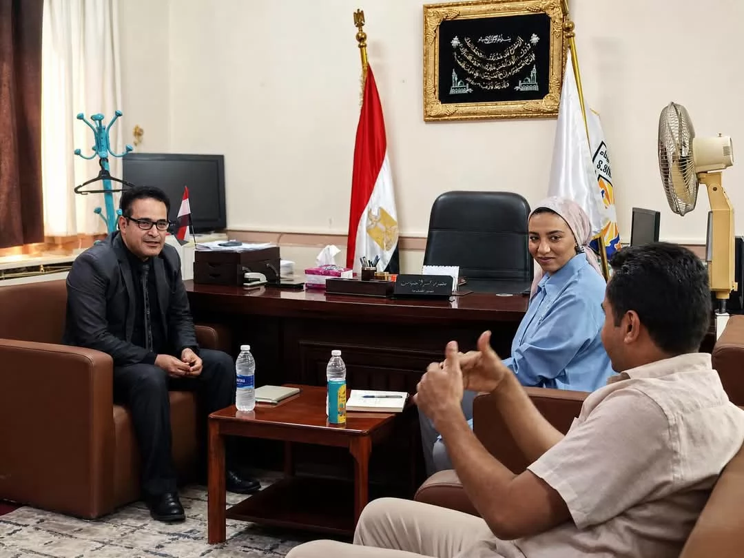 تعاون بين 