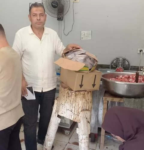 ضبط 330 كيلو لحوم مجهولة ودواجن فاسدة بمحلات مشهورة فى مدينة بدر