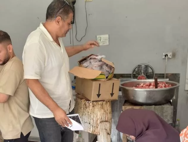 ضبط 330 كيلو لحوم مجهولة ودواجن فاسدة بمحلات مشهورة فى مدينة بدر