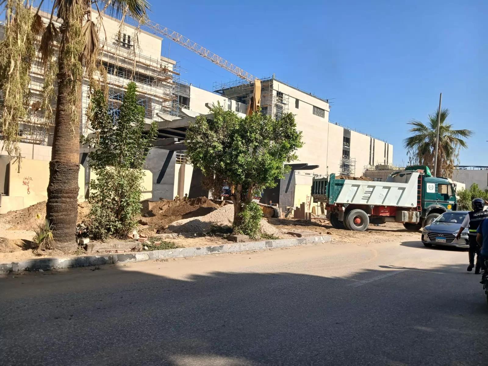 دعم قطاعات المياه والكهرباء والاتصالات والإنترنت بالأقصر 