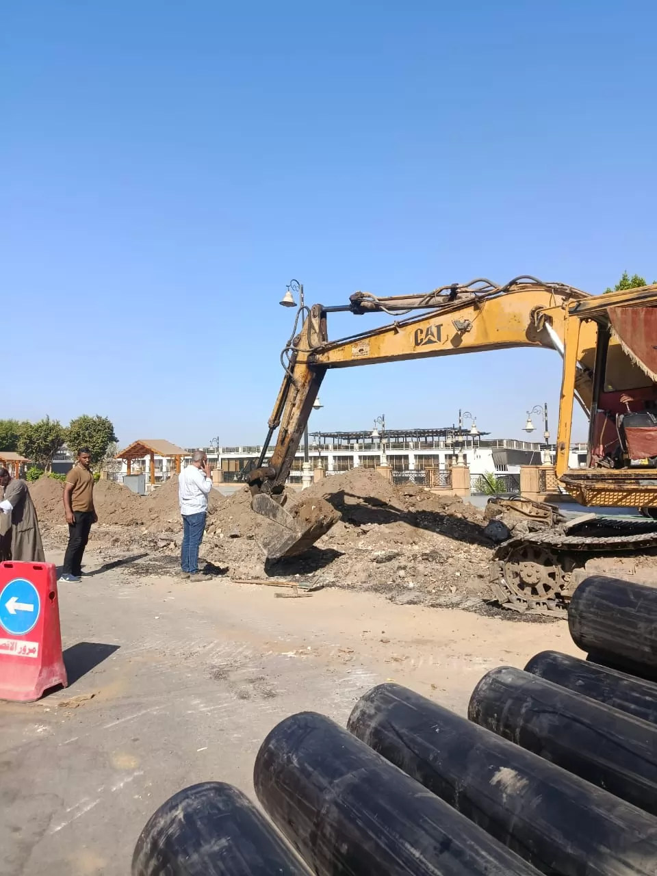دعم قطاعات المياه والكهرباء والاتصالات والإنترنت بالأقصر 