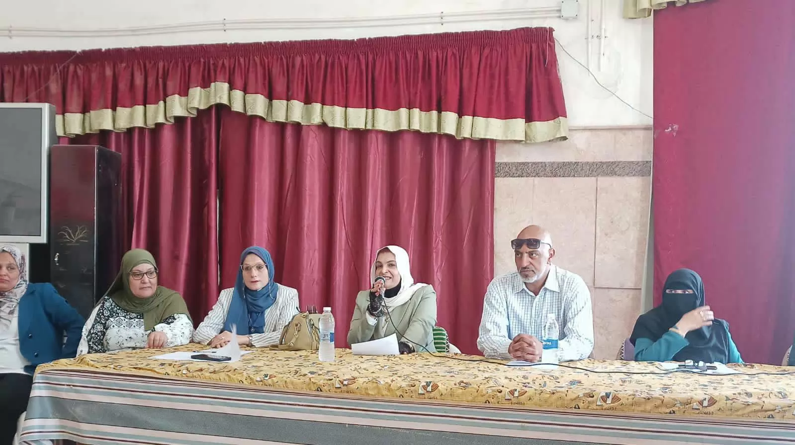 وكيل تعليم الإسماعيلية تناقش استعدادات المدارس للعام الجديد ..صور