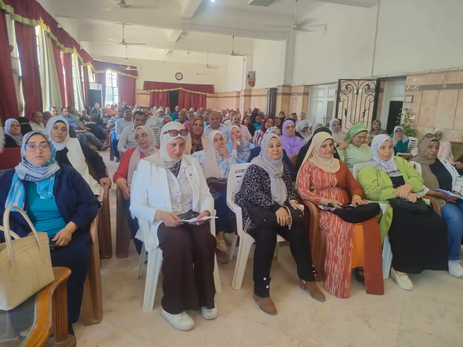 وكيل تعليم الإسماعيلية تناقش استعدادات المدارس للعام الجديد ..صور