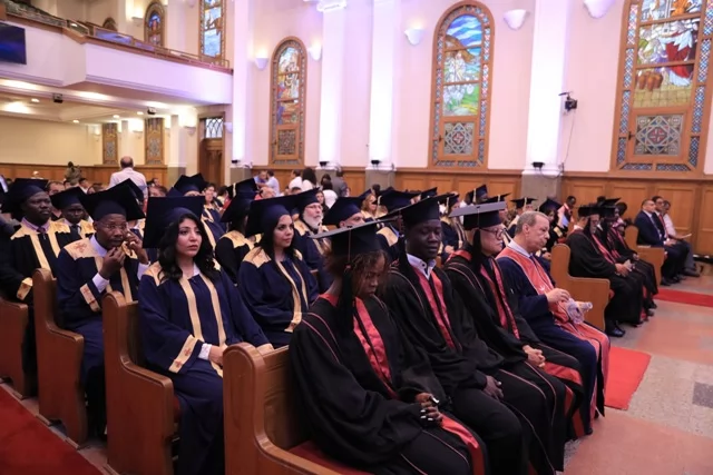 رئيس الطائفة الإنجيلية يشهد حفل تخرج كلية اللاهوت الخمسينية 