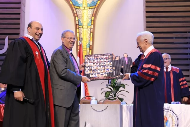 رئيس الطائفة الإنجيلية يشهد حفل تخرج كلية اللاهوت الخمسينية 