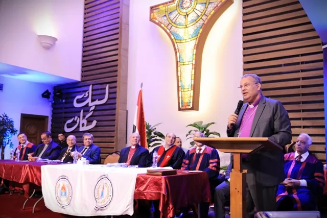 رئيس الطائفة الإنجيلية يشهد حفل تخرج كلية اللاهوت الخمسينية 