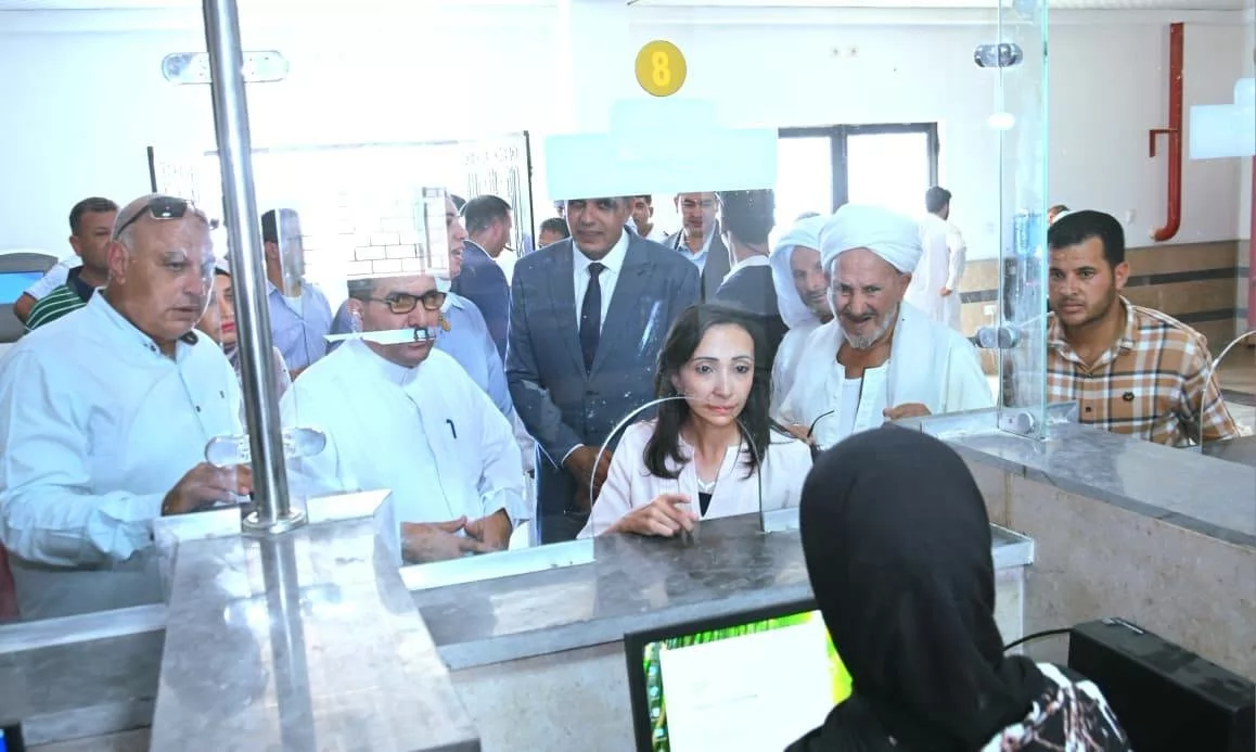 عازر : توفر أتوبيسات لنقل المعلمين  بمدارس قرية الحمراء 