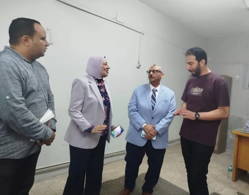 نائب رئيس جامعة بنها تتفقد الكشف الطبي للطلاب الجدد بالتجارة 