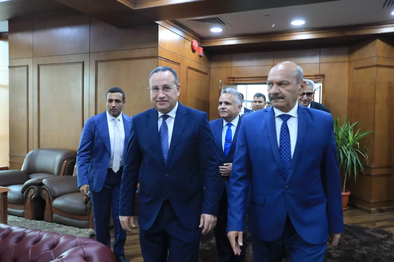 وزير التعليم العالي يبحث سبل التعاون المشترك مع محافظ السويس 