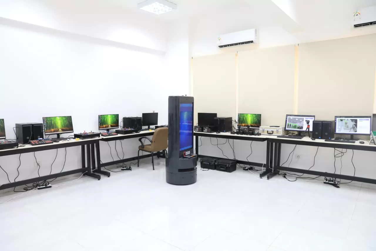 وزير التعليم العالي يتفقد جامعة السويس الأهلية