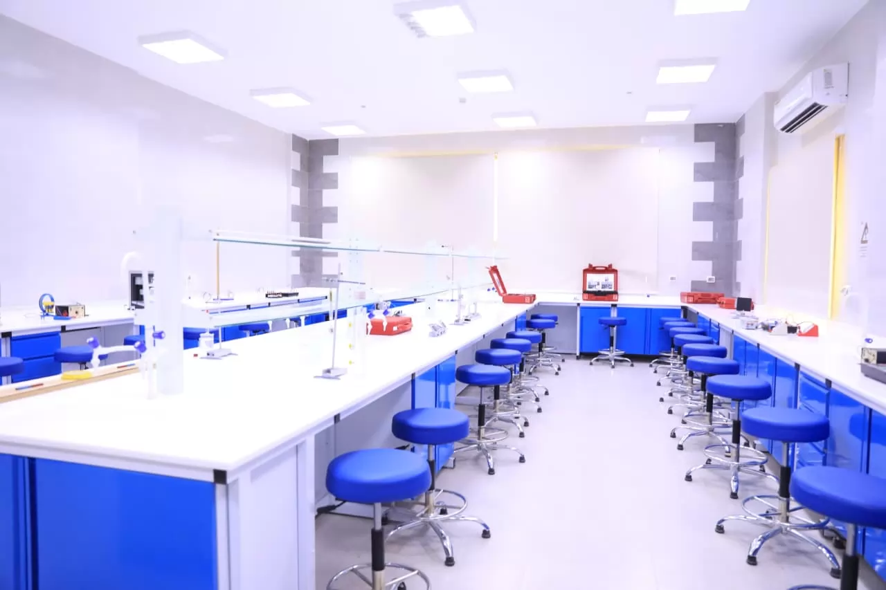 وزير التعليم العالي يتفقد جامعة السويس الأهلية