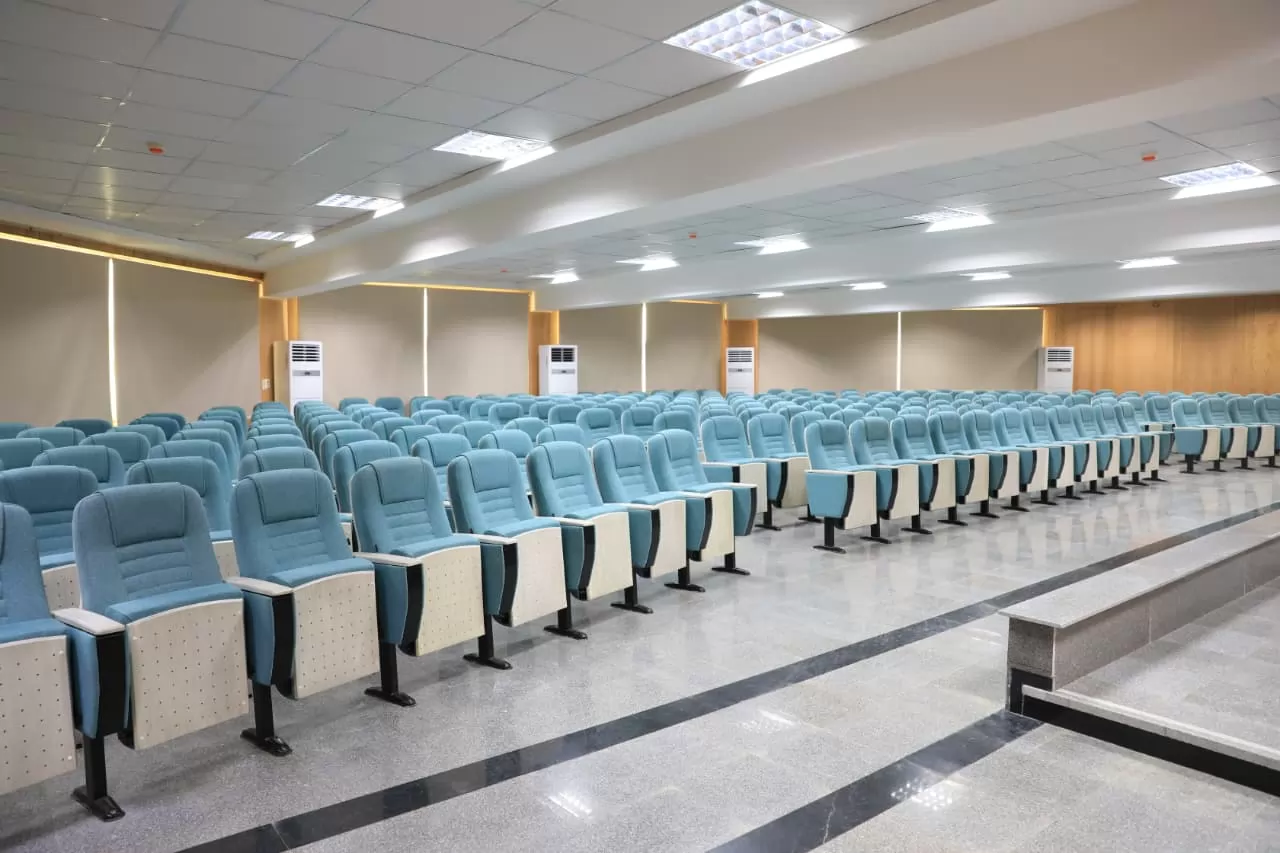 وزير التعليم العالي يتفقد جامعة السويس الأهلية