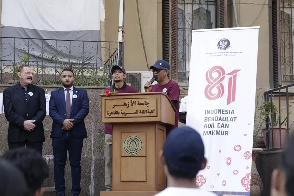 سفير إندونيسيا يشارك في غرس الأشجار بجامعة الأزهر