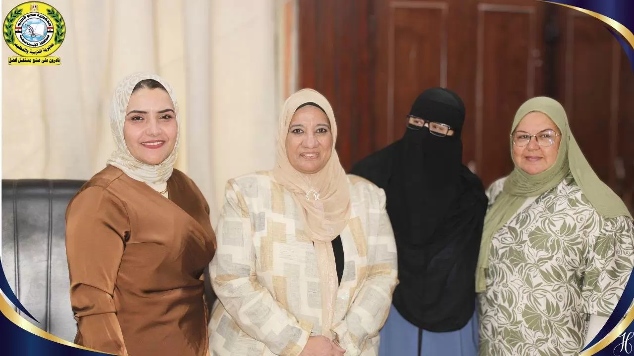 مدير تعليم الإسماعيلية يكرم مديرة التعليم الثانوي بعد مسيرة عطاء 
