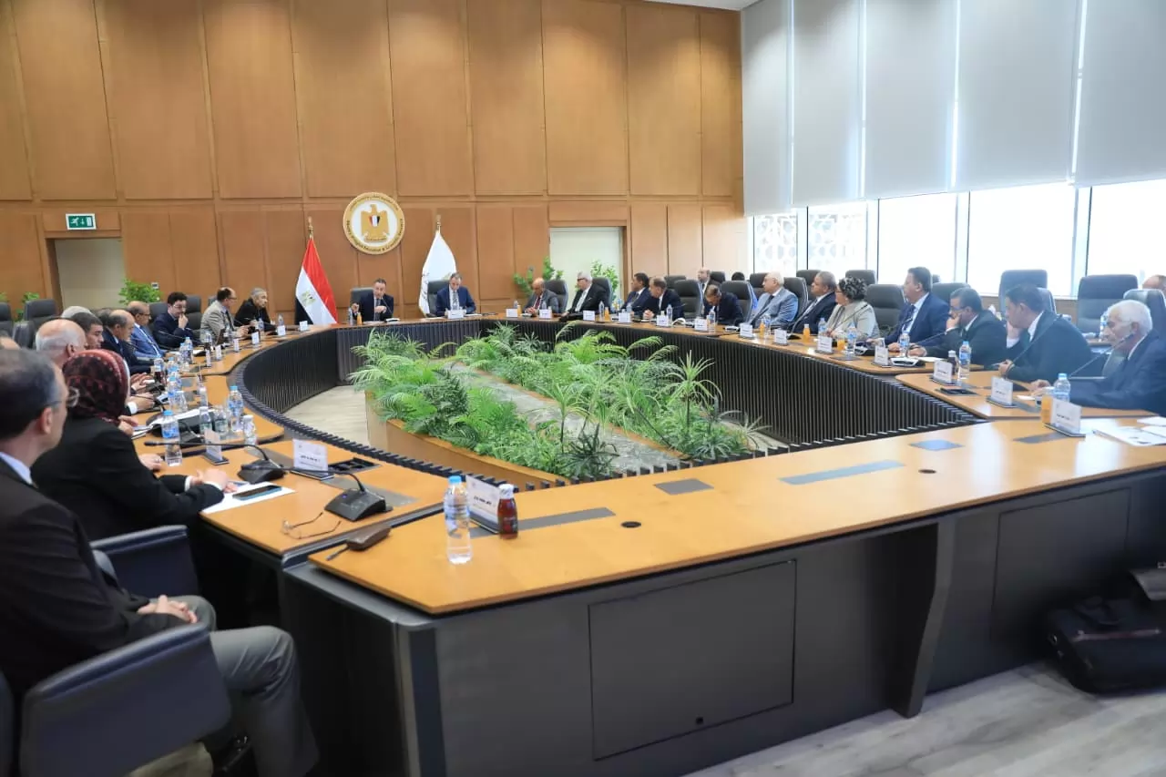 قنصوة يوجه بالتوسع في التخصصات الحديثة بالجامعات التكنولوجية 