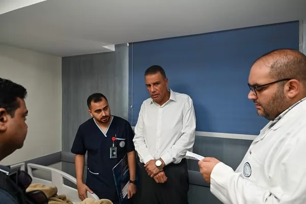 محافظ جنوب سيناء يتابع تداعيات حادث أتوبيس طريق دهب – نويبع.. 22 