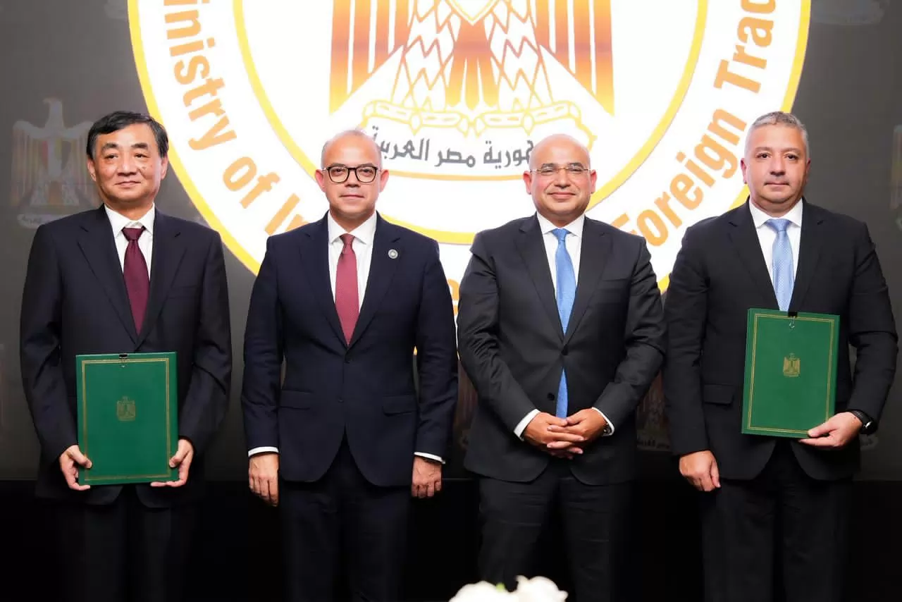  شيخون ووزير الاستثمار يشهدان توقيع خطاب نوايا مع ZC Rubber الصين