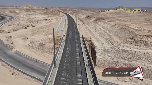وزير النقل يتفقد الخط الأول للقطار الكهربائي السريع