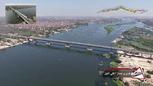 وزير النقل يتفقد الخط الأول للقطار الكهربائي السريع