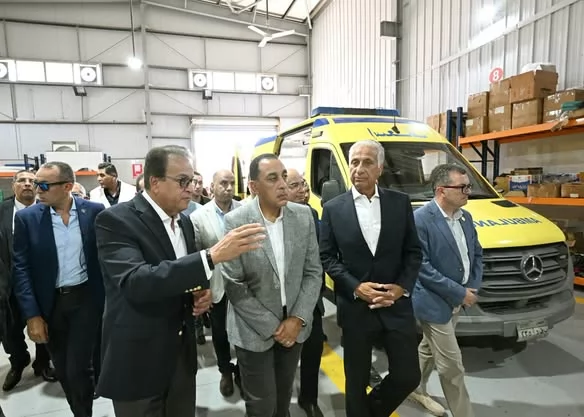 رئيس الوزراء يفتتح مصنعي «تكنوفيجن» لتجهيز سيارات الإسعاف