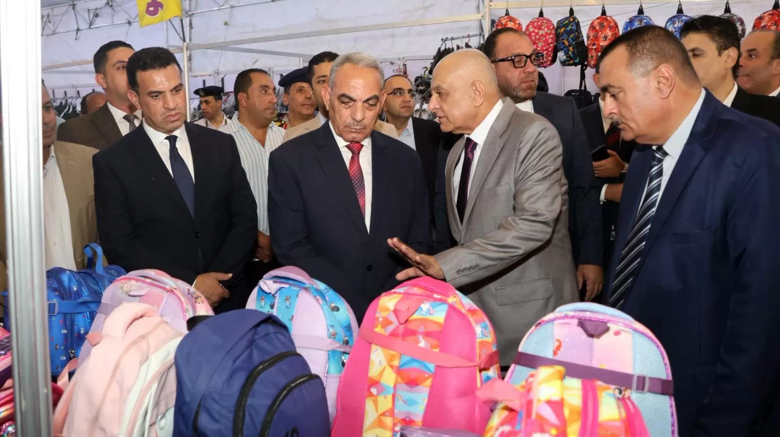 محافظ الإسماعيلية يفتتح معرض «أهلاً مدارس ٢٠٢٦»..صور