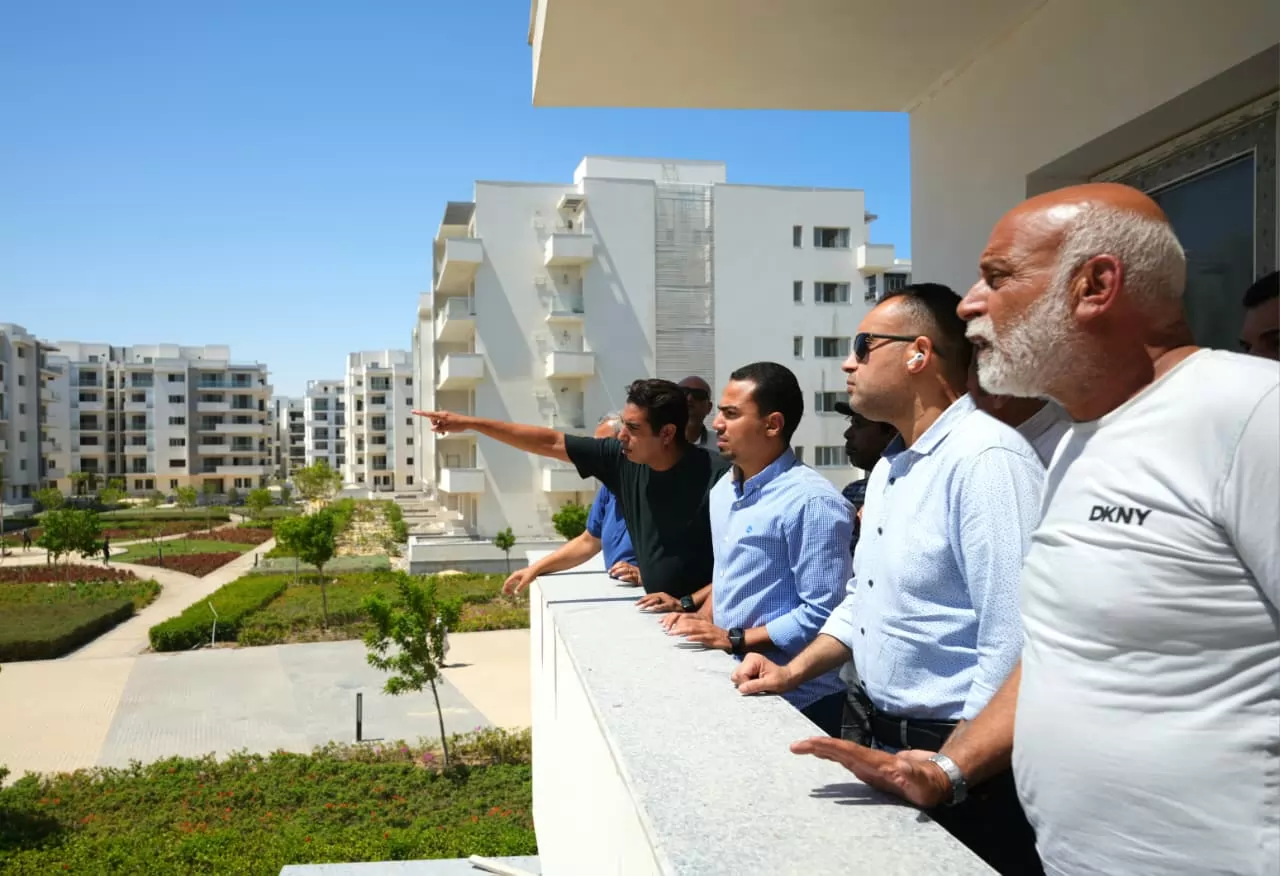 رئيس العلمين الجديدة يتفقد كمبوند مزارين استعدادًا للتسليم