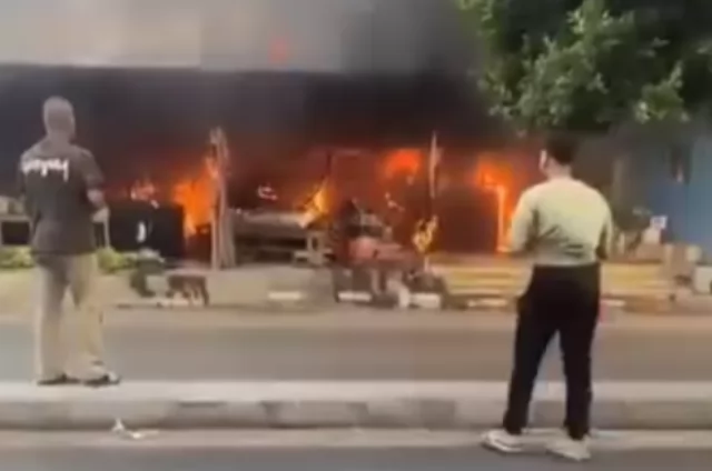 نشوب حريق بمنفذ مواد غذائية بالإسماعيلية 