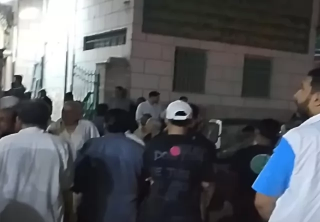 أهالي المحلة يشيعون 4 نعوش ضحايا حادث مطروح