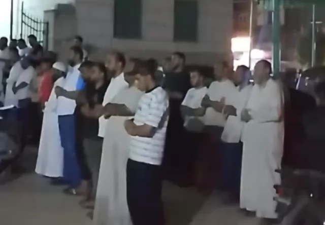 أهالي المحلة يشيعون 4 نعوش ضحايا حادث مطروح