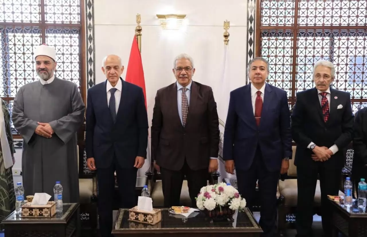 تكريم المستشار سامح عبدالحكم باحتفالية جامعةالأزهر بالمولد النبوى