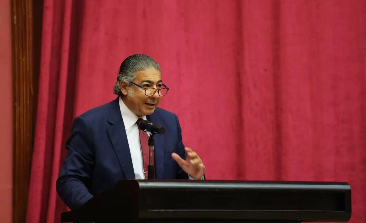تكريم المستشار سامح عبدالحكم باحتفالية جامعةالأزهر بالمولد النبوى