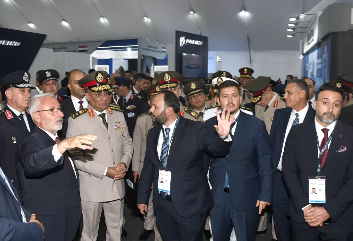 وزير الدفاع ورئيس الأركان يلتقيان عدداً من قادة الوفود العسكرية 