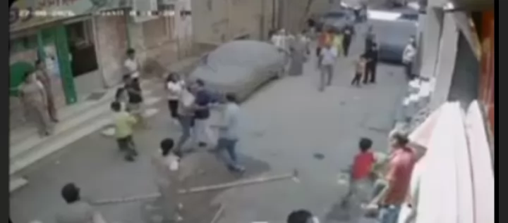 ​«الأمن» يوضح حقيقة فيديو مشاجرة «الترزي والكوافير» بمركز طما