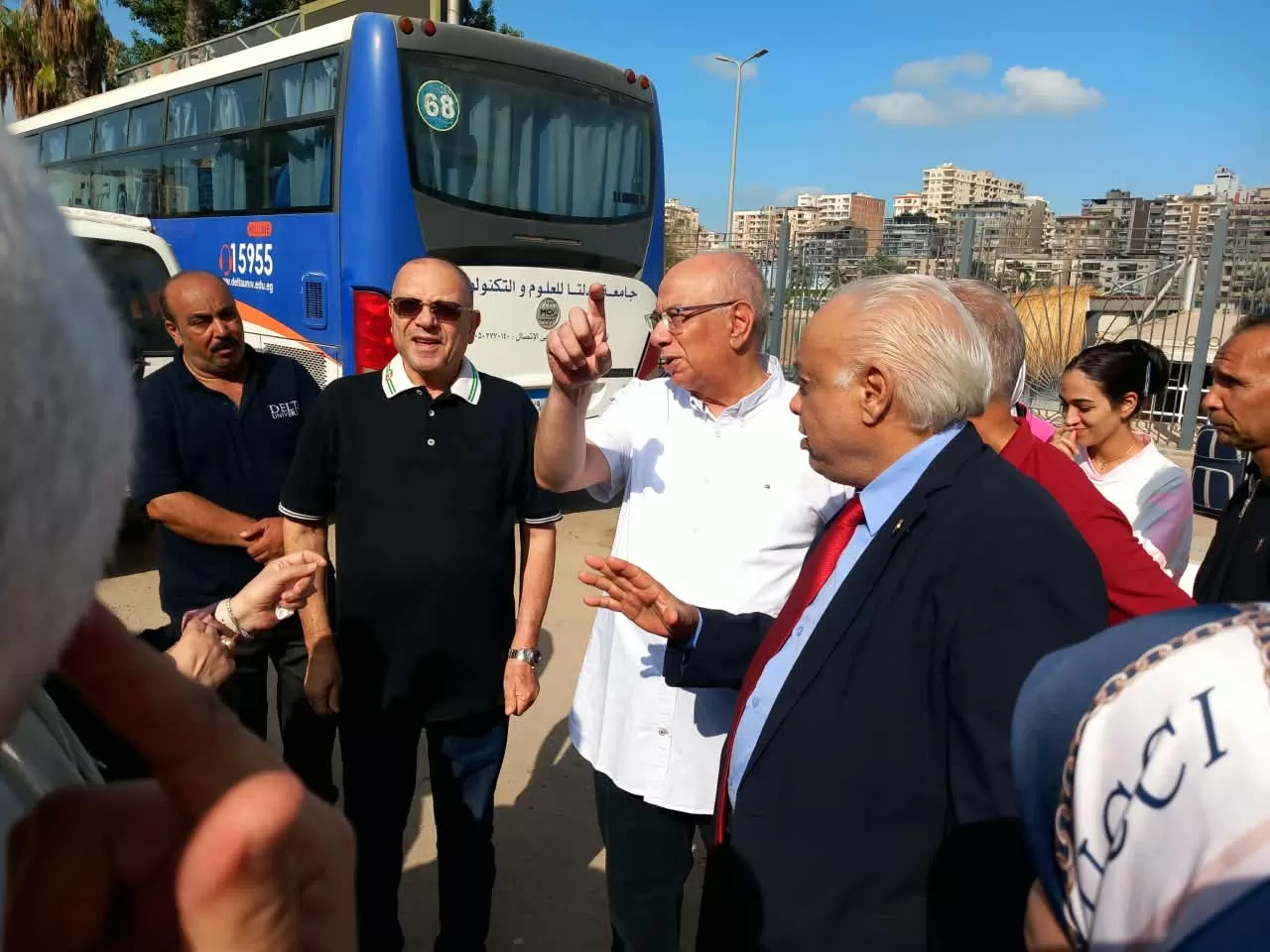 قافلة طبية شاملة لأهالي شمال سيناء.. جمعية الدكتور محمد عبدالوهاب وجامعة الدلتا تواصلان دعم الرعاية الصحية