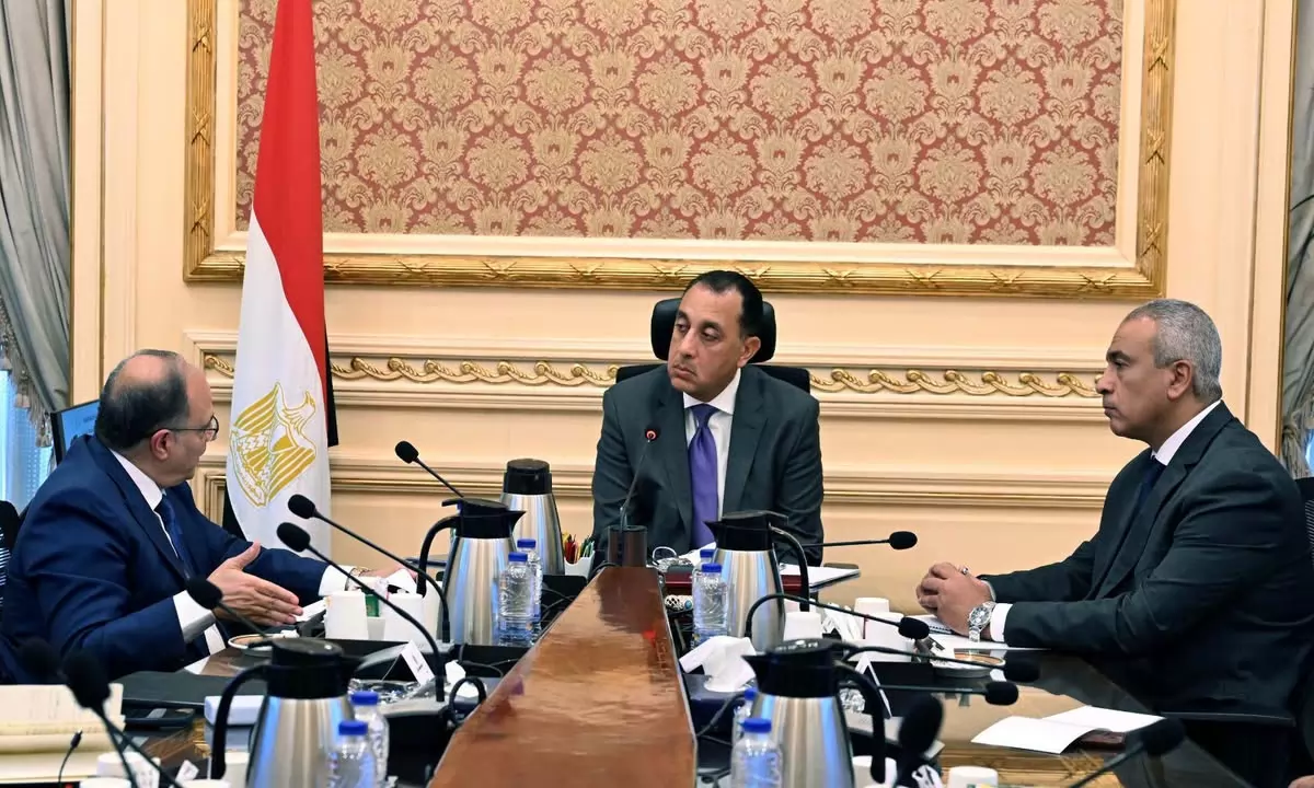 رئيس الوزراء يلتقي رئيس هيئة الدواء المصرية لمتابعة عدد من ملفات عمل الهيئة